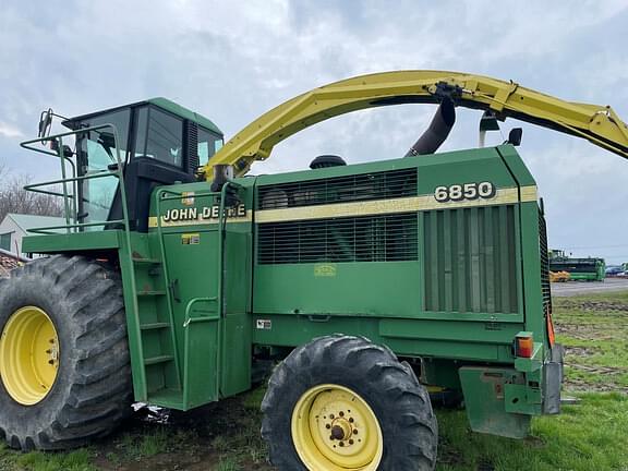 Image of John Deere 6850 equipment image 2