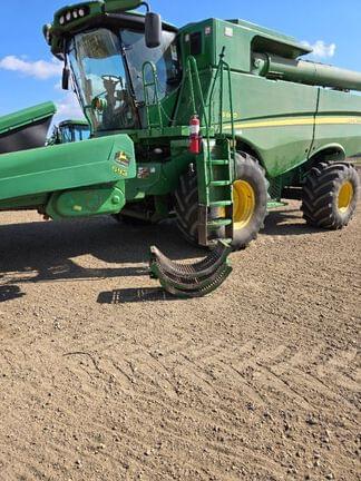 Image of John Deere 693 equipment image 1
