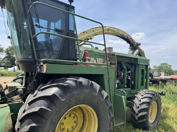 1998 John Deere 6950 Equipment Image0