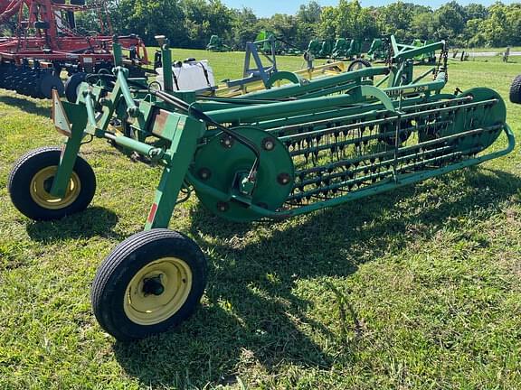 Image of John Deere 700 equipment image 3