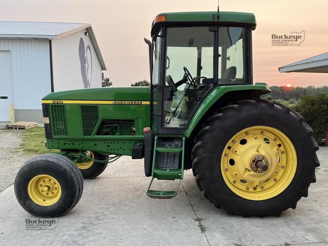 Image of John Deere 7210 equipment image 2
