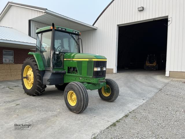 Image of John Deere 7210 equipment image 1