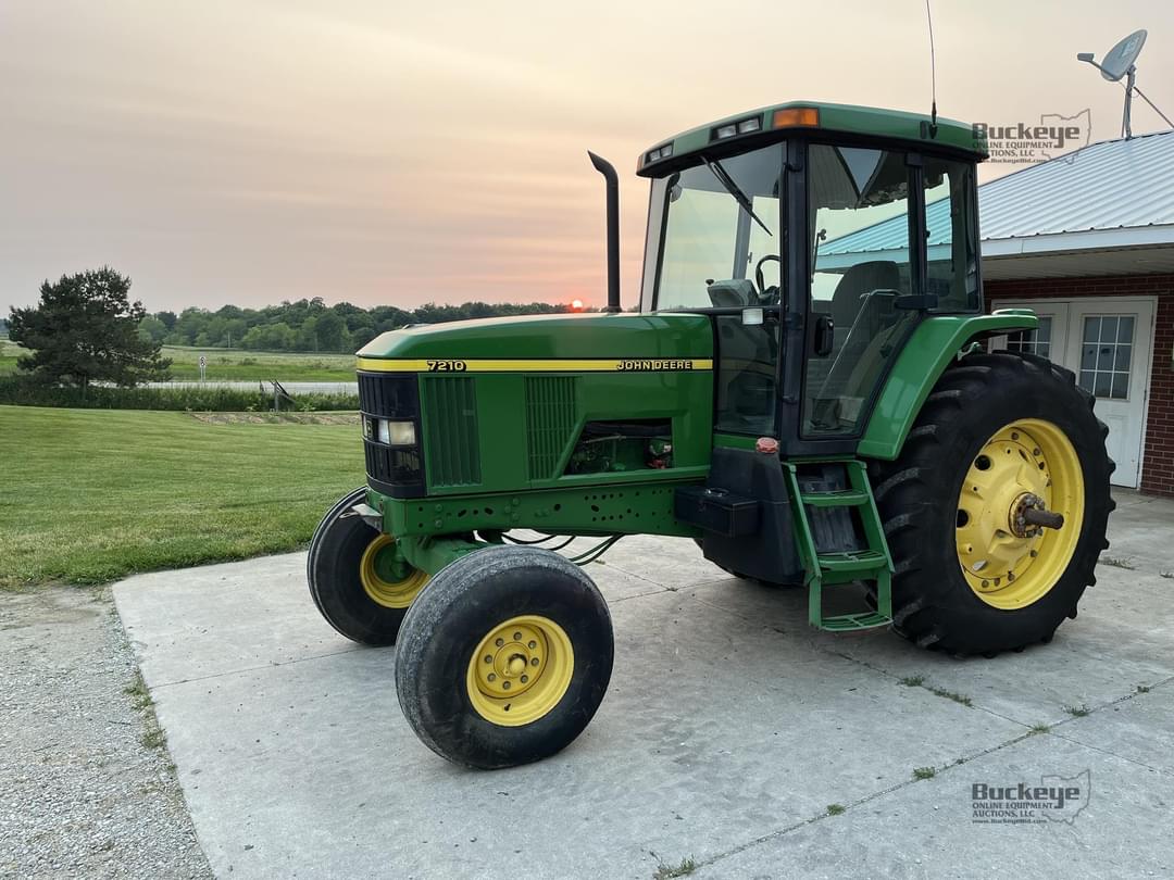 Image of John Deere 7210 Primary image