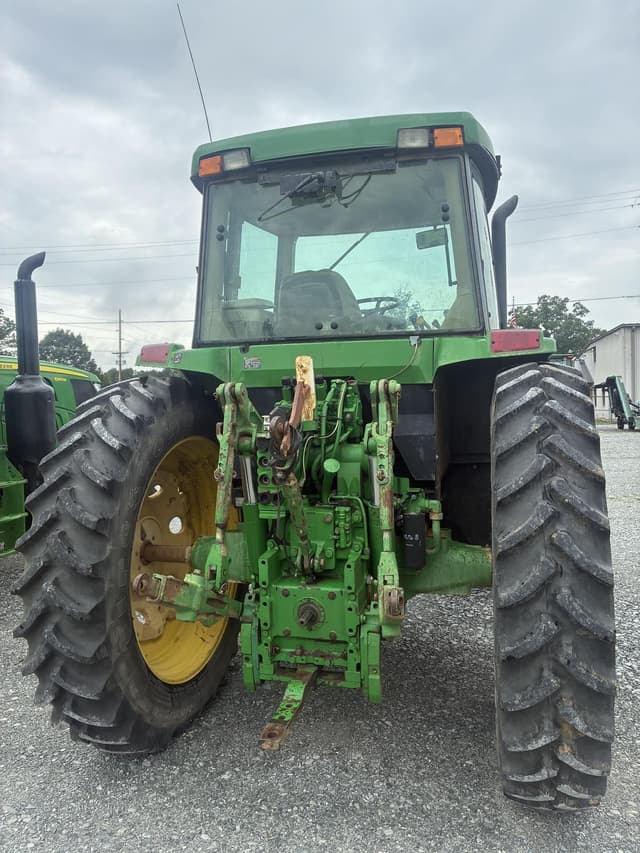 Image of John Deere 7210 equipment image 4