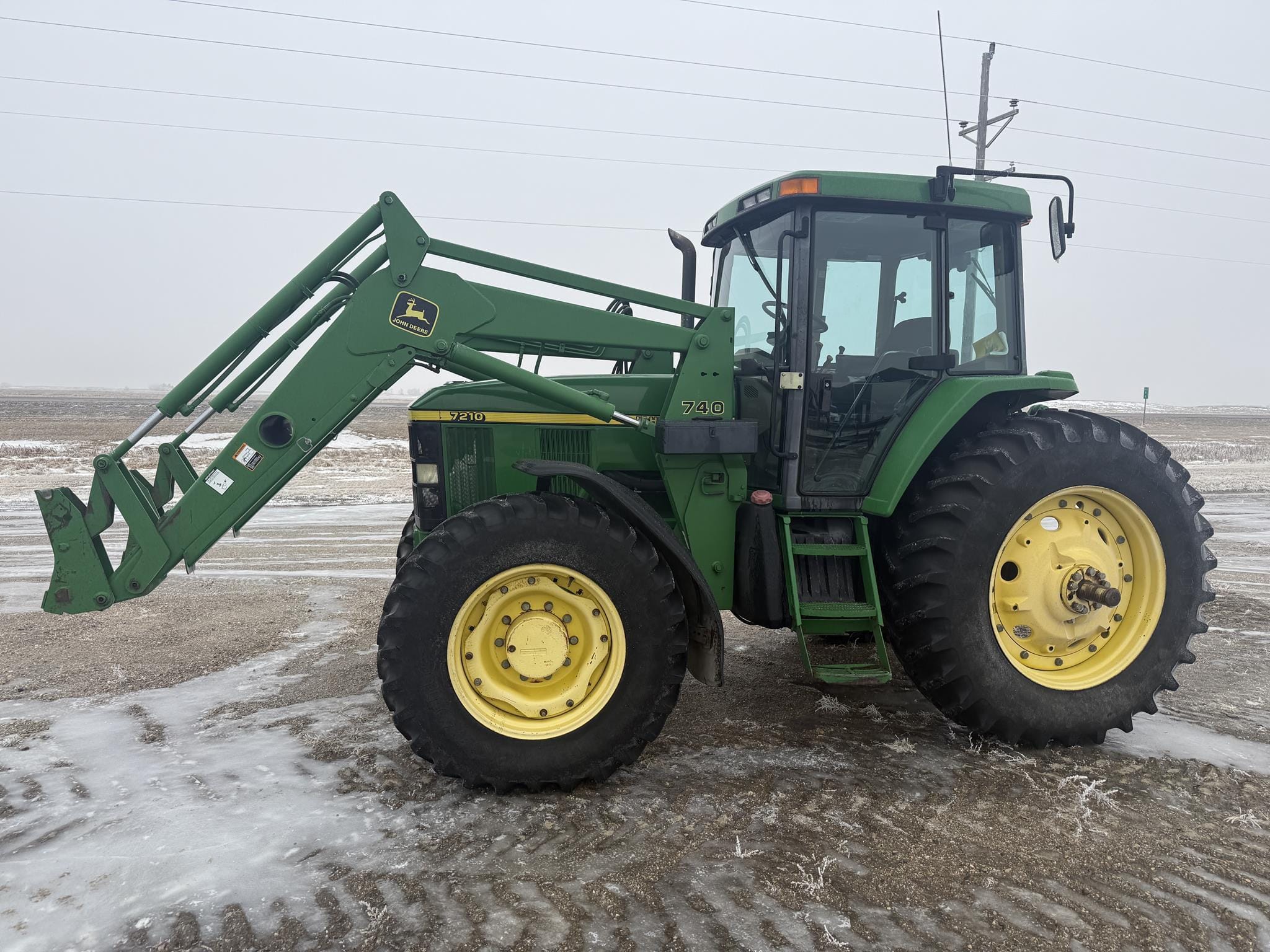 1998 John Deere 7210 Equipment Image0