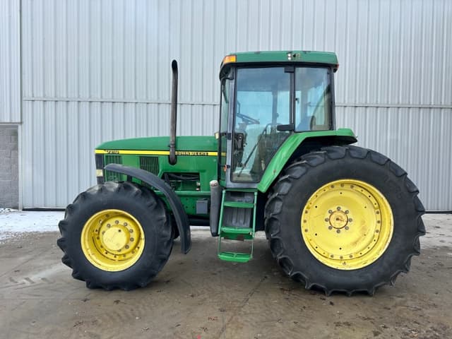 Image of John Deere 7210 equipment image 2