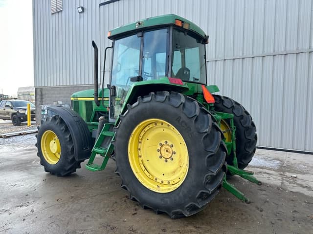 Image of John Deere 7210 equipment image 3
