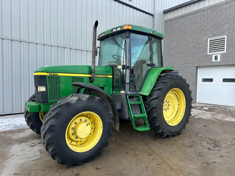 John Deere 7210 Equipment Image0