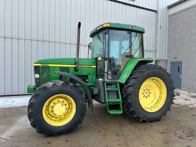 Image of John Deere 7210 equipment image 1