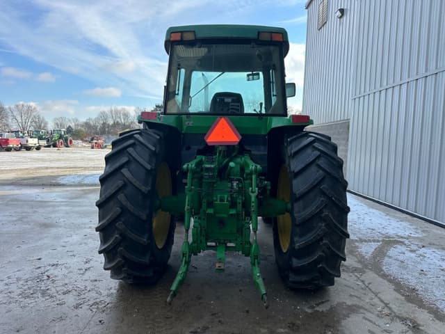 Image of John Deere 7210 equipment image 4