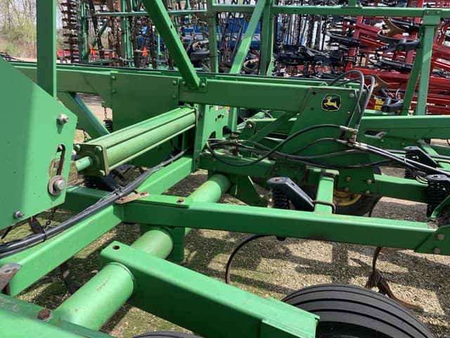 Image of John Deere 726 equipment image 1