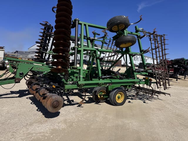 Image of John Deere 726 equipment image 1