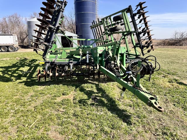 Image of John Deere 726 equipment image 2