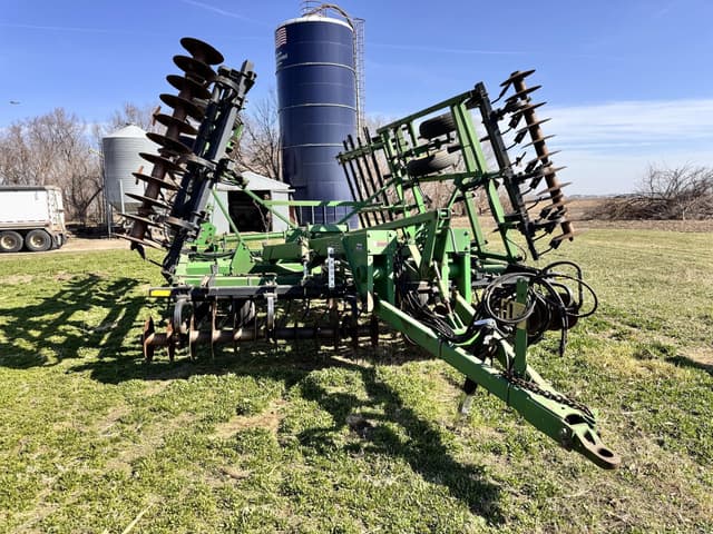 Image of John Deere 726 equipment image 1