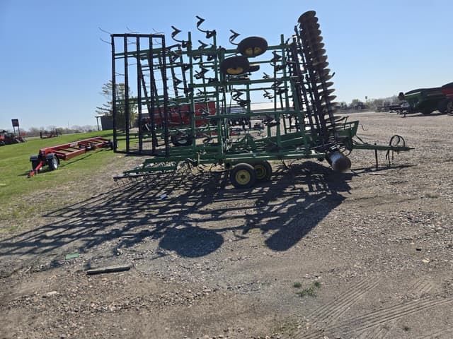 Image of John Deere 726 equipment image 4