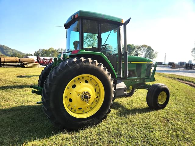 Image of John Deere 7410 equipment image 4