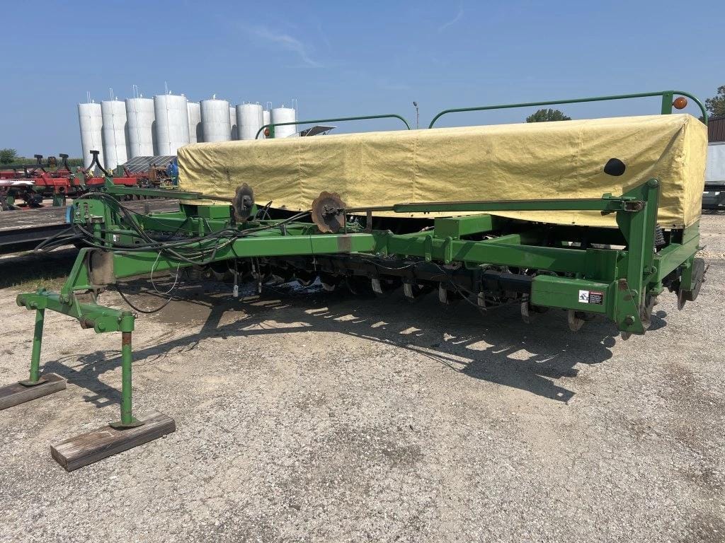 1998 John Deere 750 Equipment Image0
