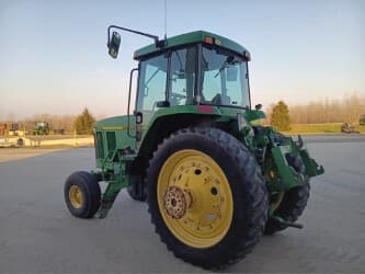 Image of John Deere 7610 equipment image 1