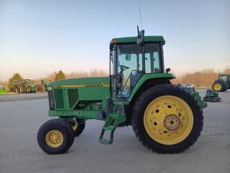 Image of John Deere 7610 equipment image 2