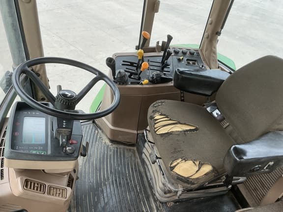 Image of John Deere 7610 equipment image 2