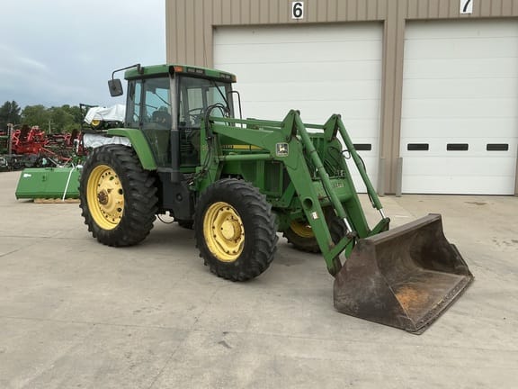 1998 John Deere 7610 Equipment Image0