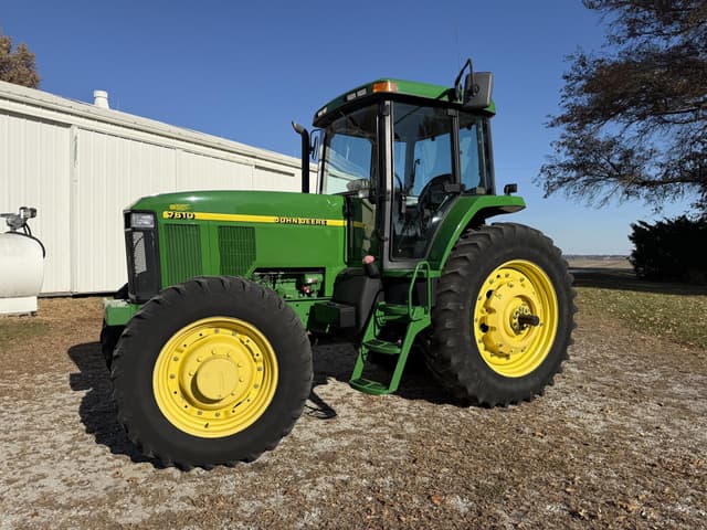 Image of John Deere 7610 equipment image 1