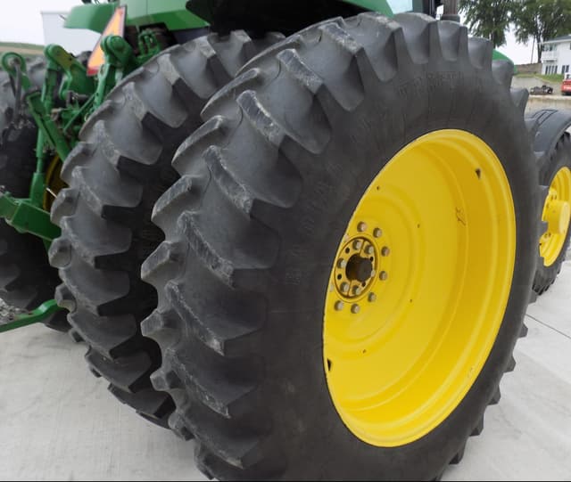 Image of John Deere 7810 equipment image 3