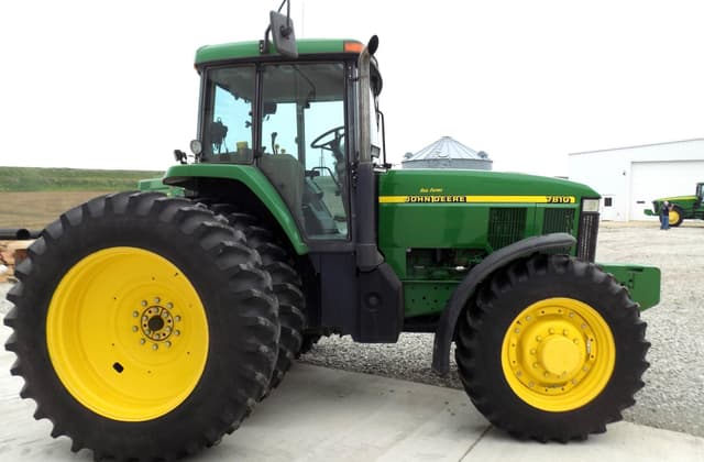 Image of John Deere 7810 equipment image 2