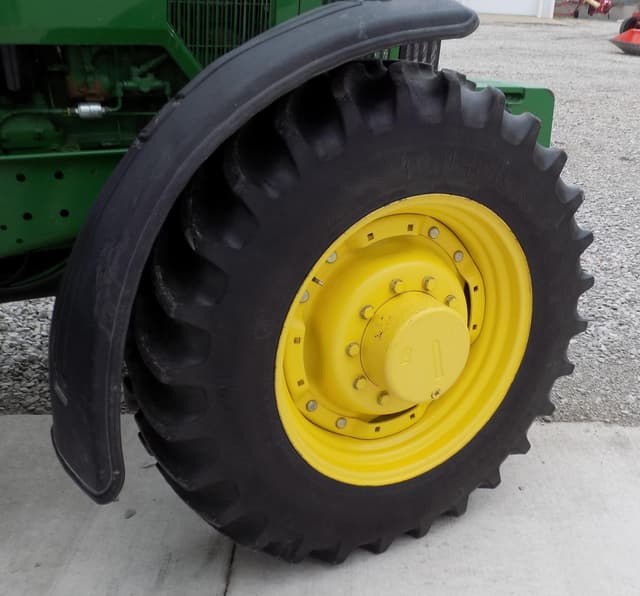 Image of John Deere 7810 equipment image 4
