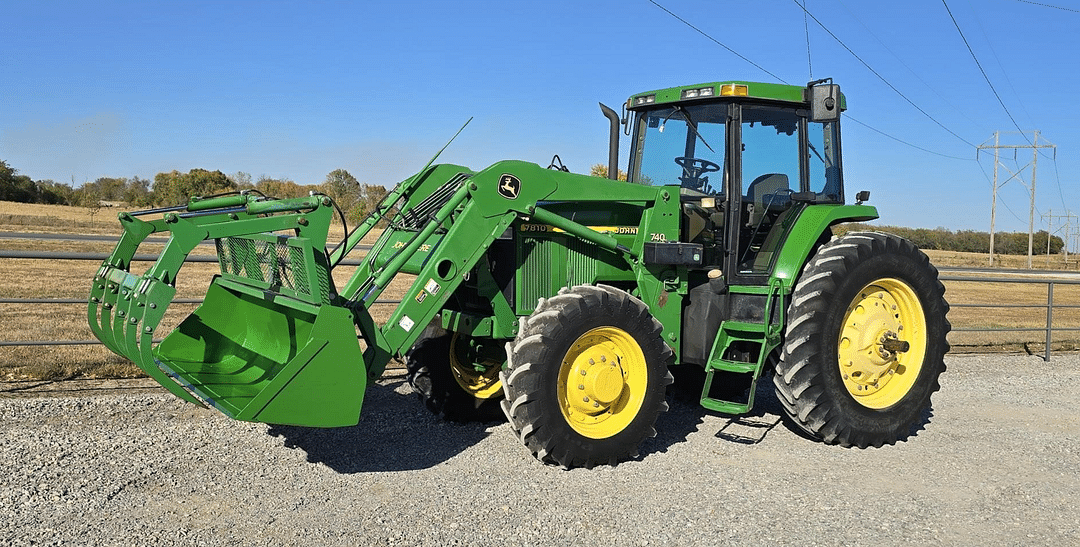 Image of John Deere 7810 Primary image