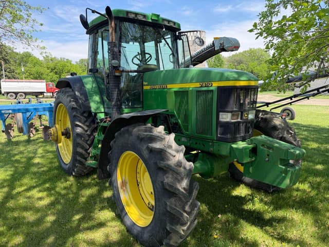 Image of John Deere 7810 equipment image 2