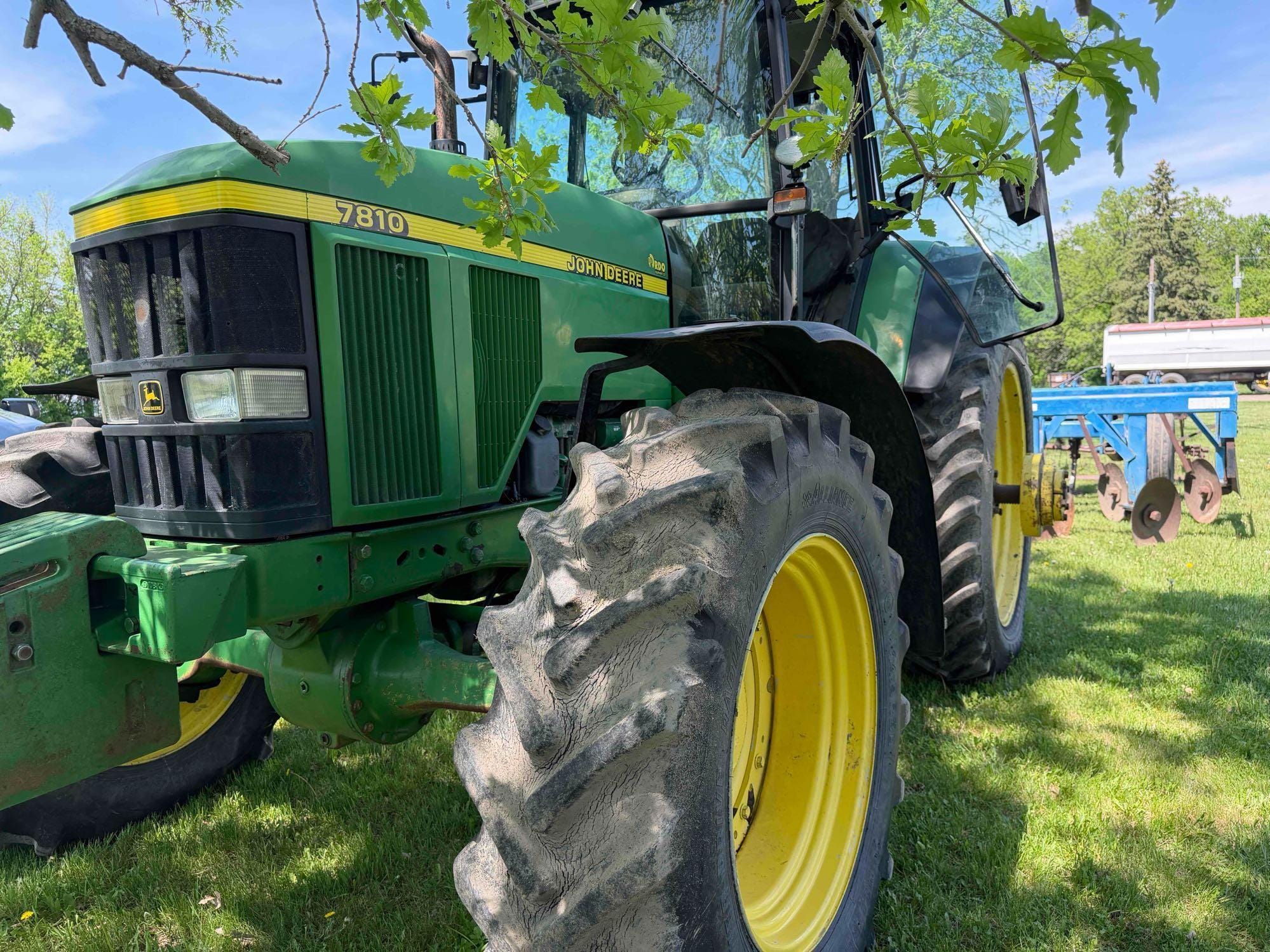1998 John Deere 7810 Equipment Image0