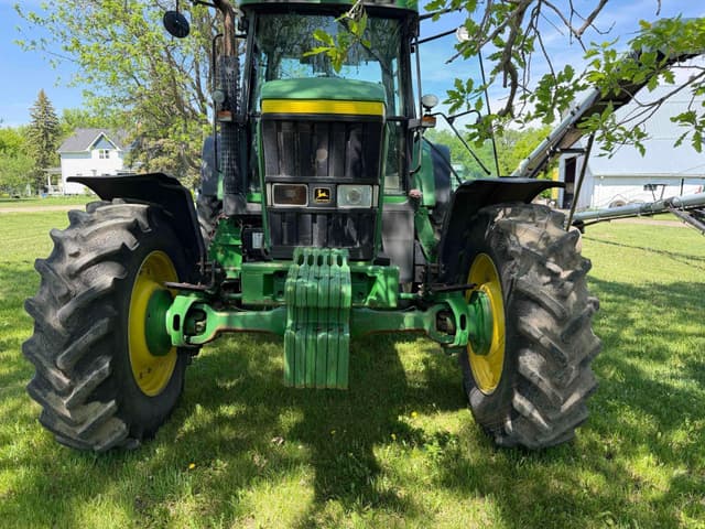 Image of John Deere 7810 equipment image 1