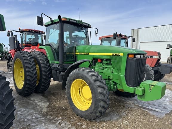 Image of John Deere 8200 Primary image