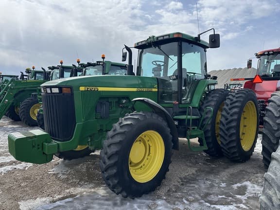 Image of John Deere 8200 equipment image 1