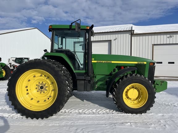 Image of John Deere 8200 equipment image 1