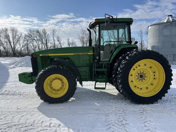 Image of John Deere 8200 Primary image