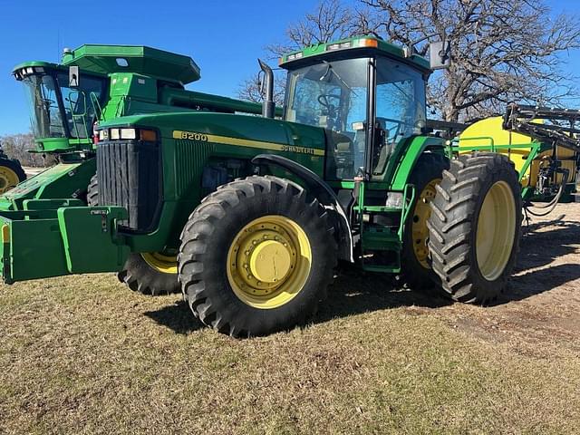 Image of John Deere 8200 equipment image 1