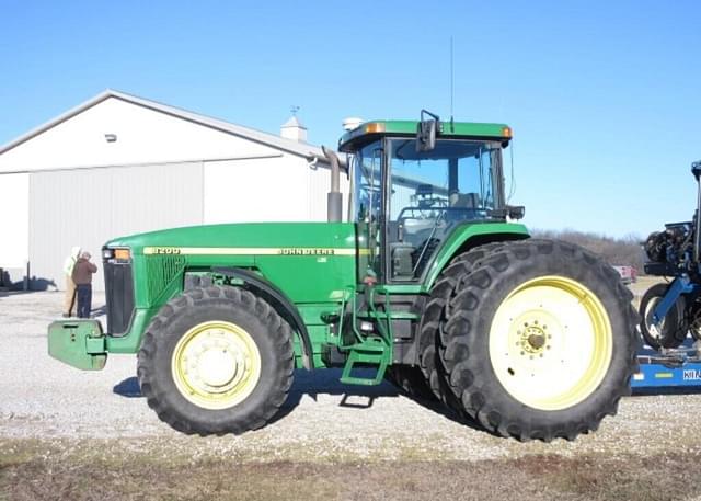 Image of John Deere 8200 equipment image 1