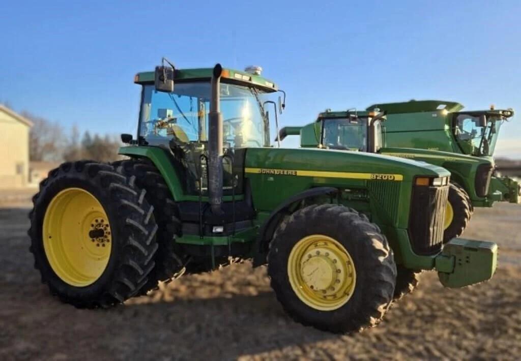 Image of John Deere 8200 Primary image