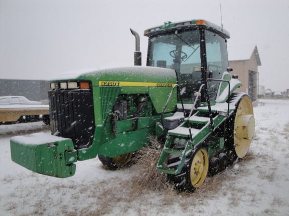 1998 John Deere 8200T Equipment Image0