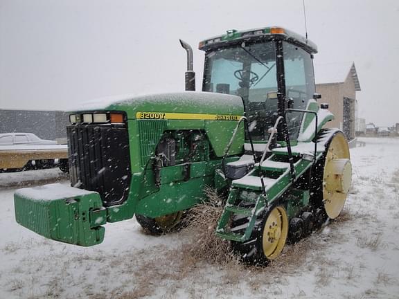 Image of John Deere 8200T equipment image 3