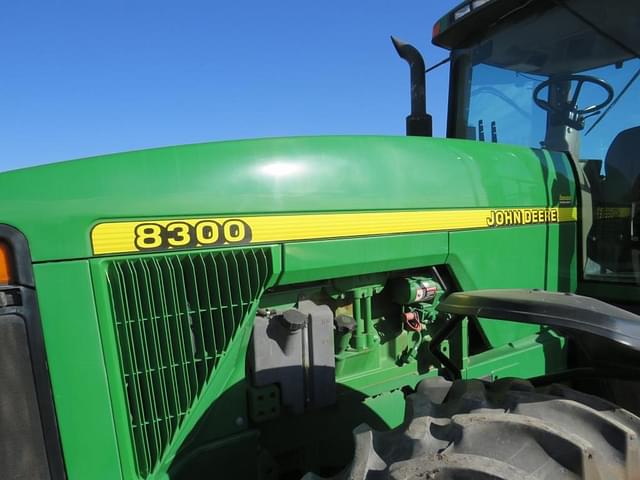 Image of John Deere 8300 equipment image 2