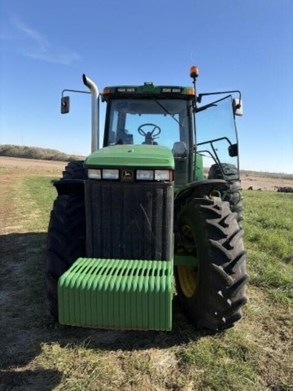 Image of John Deere 8300 equipment image 1