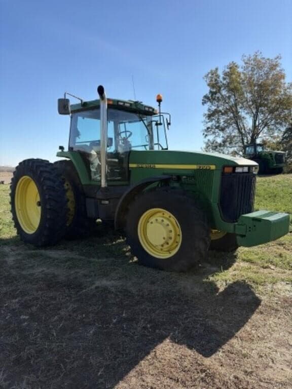 Image of John Deere 8300 equipment image 2