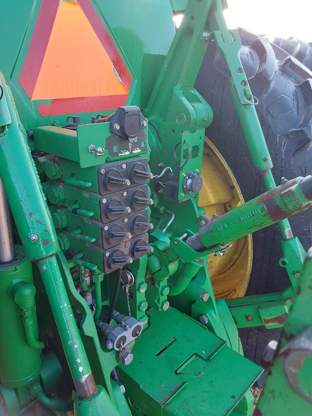 Image of John Deere 8300 equipment image 4