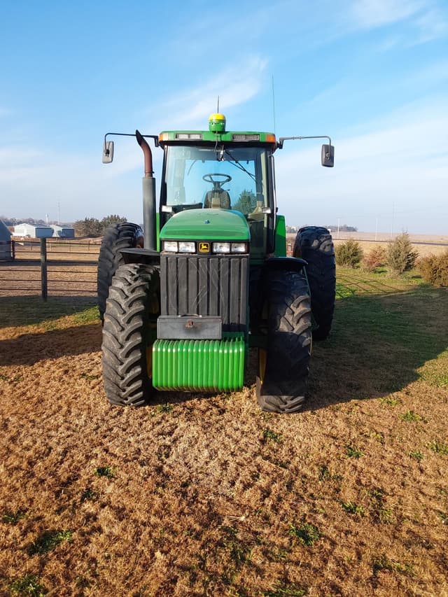 Image of John Deere 8300 equipment image 1