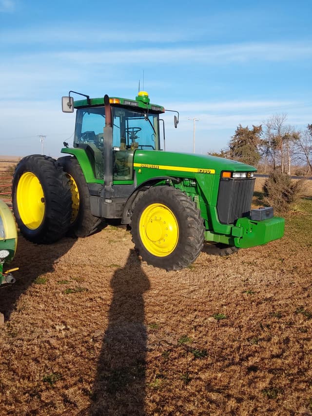 Image of John Deere 8300 equipment image 2