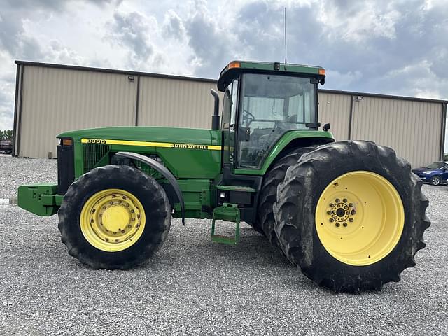 Image of John Deere 8300 equipment image 2