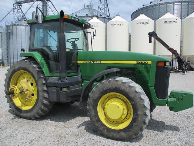 Image of John Deere 8300 equipment image 1